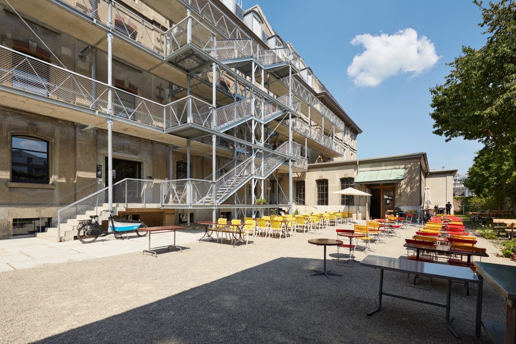 ktienmühle Basel nach dem Umbau mit Aussenraum-Restaurant