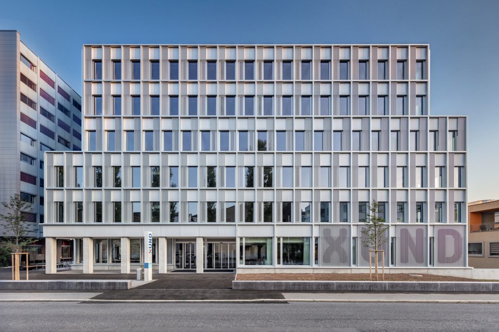 Hauptfassade Bildungszentrum Gesundheit