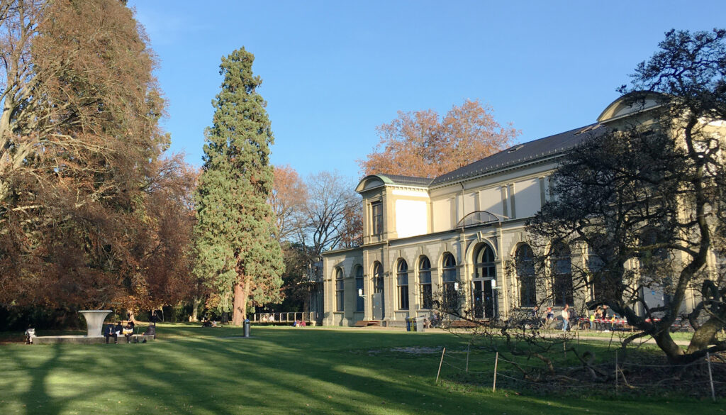 Baden, Kurhaus. Ein Freiraum in Baden