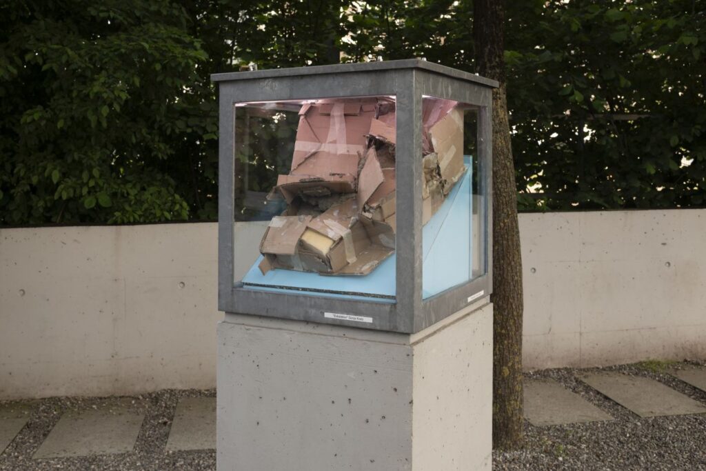 Installation Eskalation von Sonja Kretz im Brutkasten der Metron