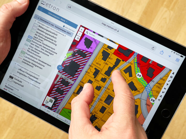 Horw, Ortsplanung, Teilrevision, Informationen auf Tablet