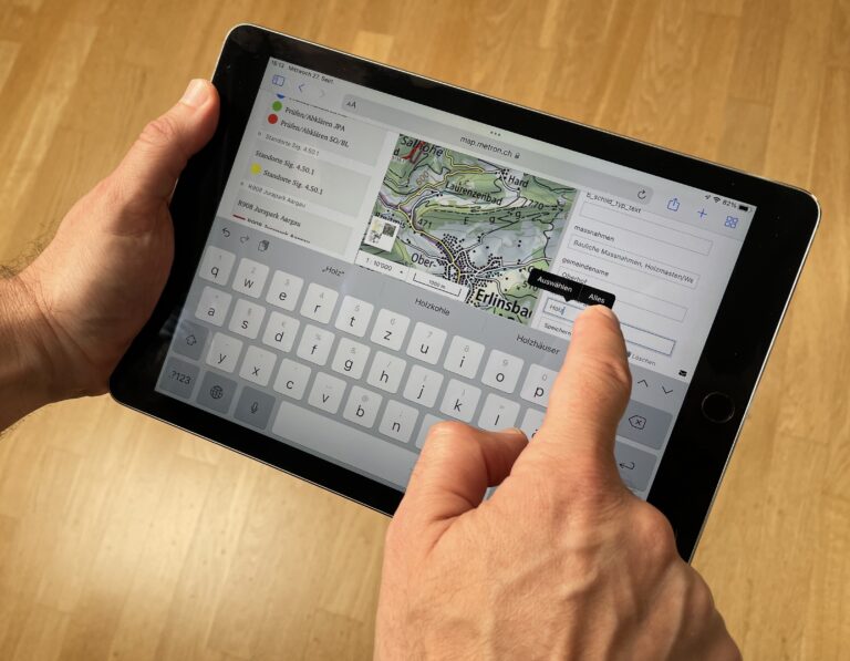 Zusammenarbeit in GIS auf einem Tablet