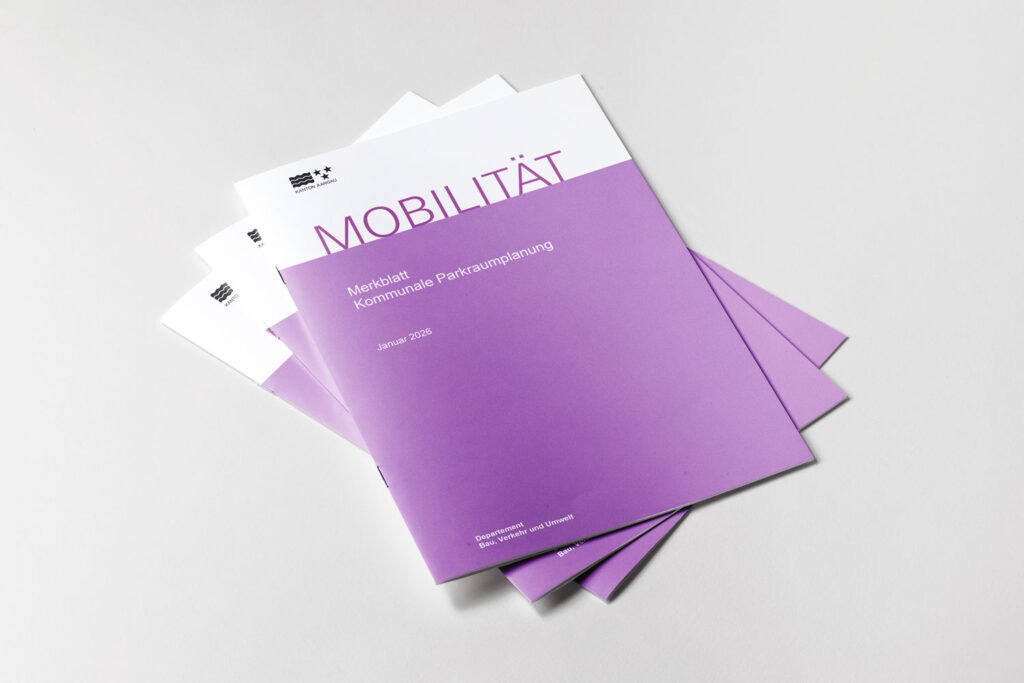 Titelbild, Merkblatt kommunale Parkraumplanung, Kt. Aargau