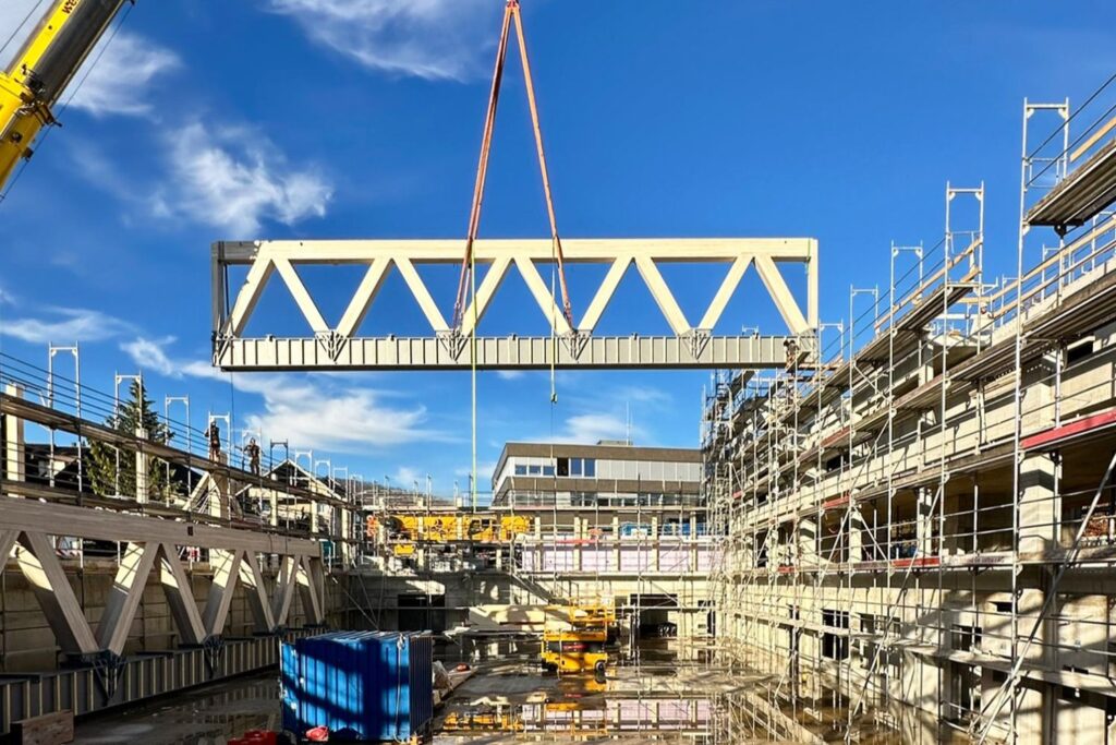 Fachwerkträger, Aufrichte Schule Stock in Rombach, Küttigen, Metron Architektur