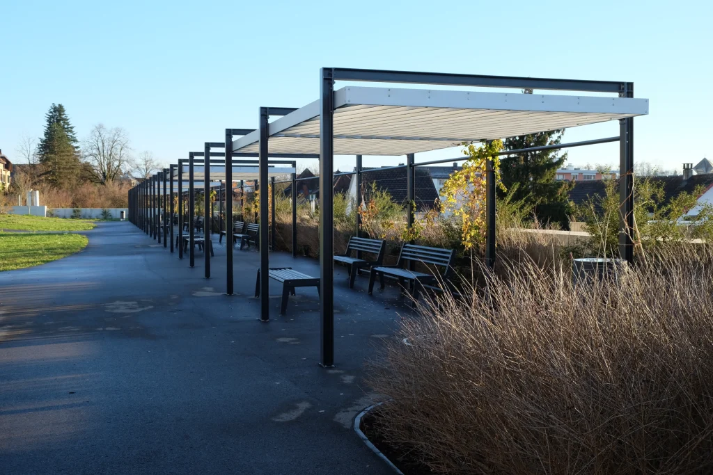 Neubau Parkhaus mit Spitalpark, Rettungsdienst und Wärmezentrale, Uster
