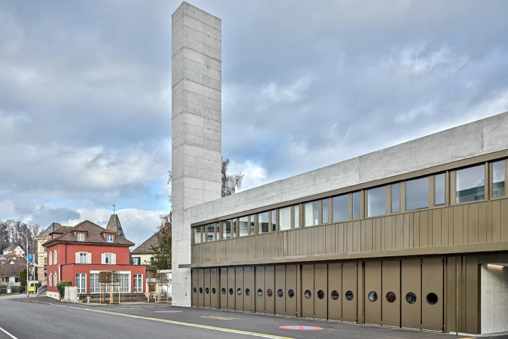 Neubau Parkhaus mit Spitalpark, Rettungsdienst und Wärmezentrale, Uster