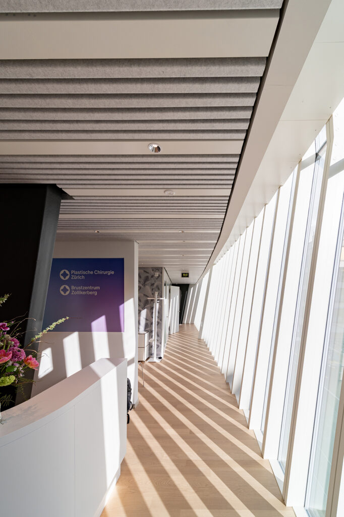Haus zum Falken, Spital Zollikerberg, Lichtdurchfluteter Korridor