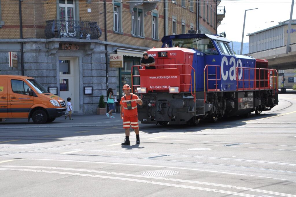 Vue d’ensemble du transbordement ferroviaire de marchandises dans la partie orientale de la vallée de la Limmat